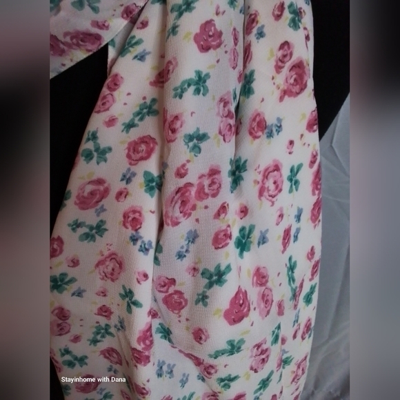 NWT April Cornell Vintage White w/ PINK ROSES & Fringe Scarf Wrap - Picture 3 of 5